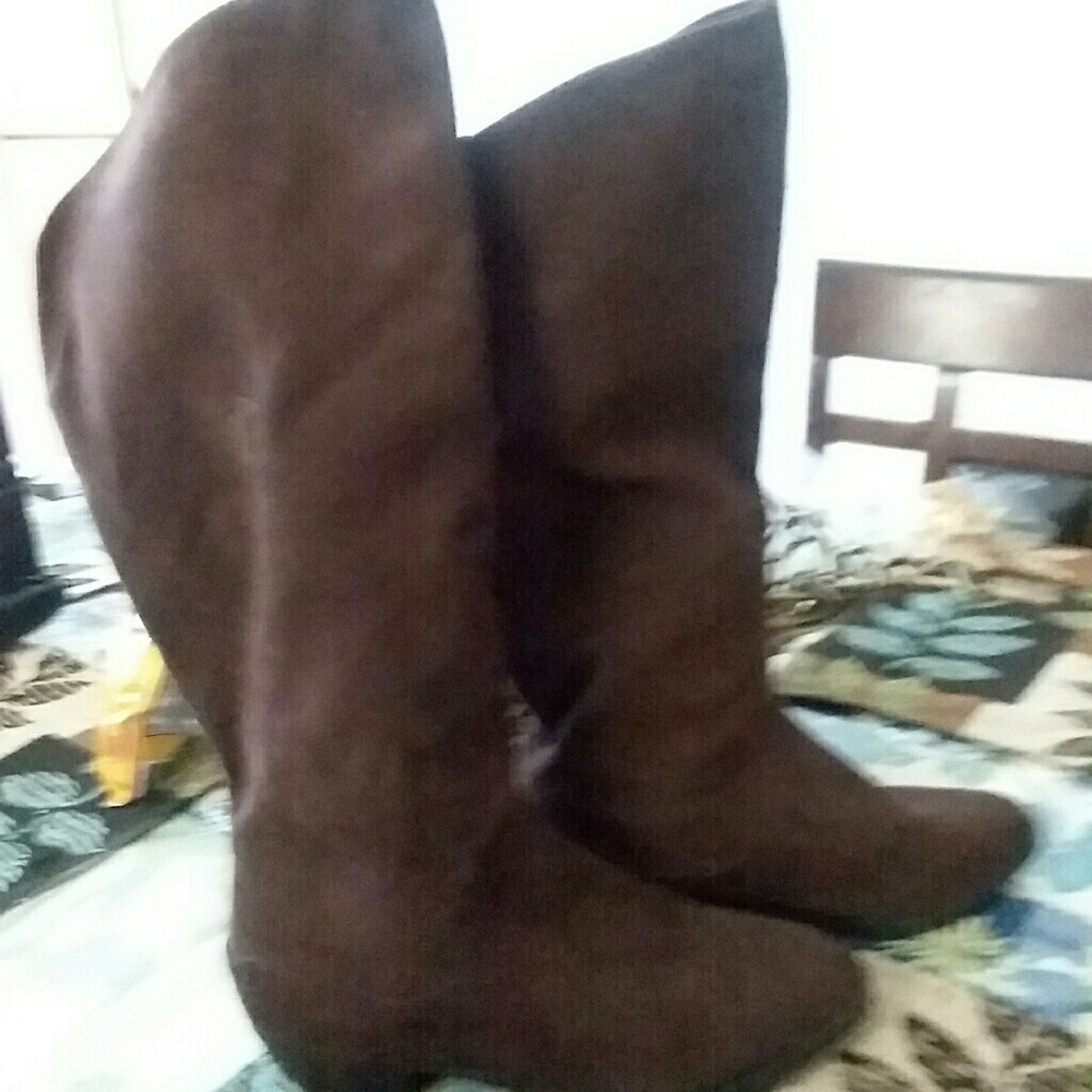 Boots - Picture 3 of 3